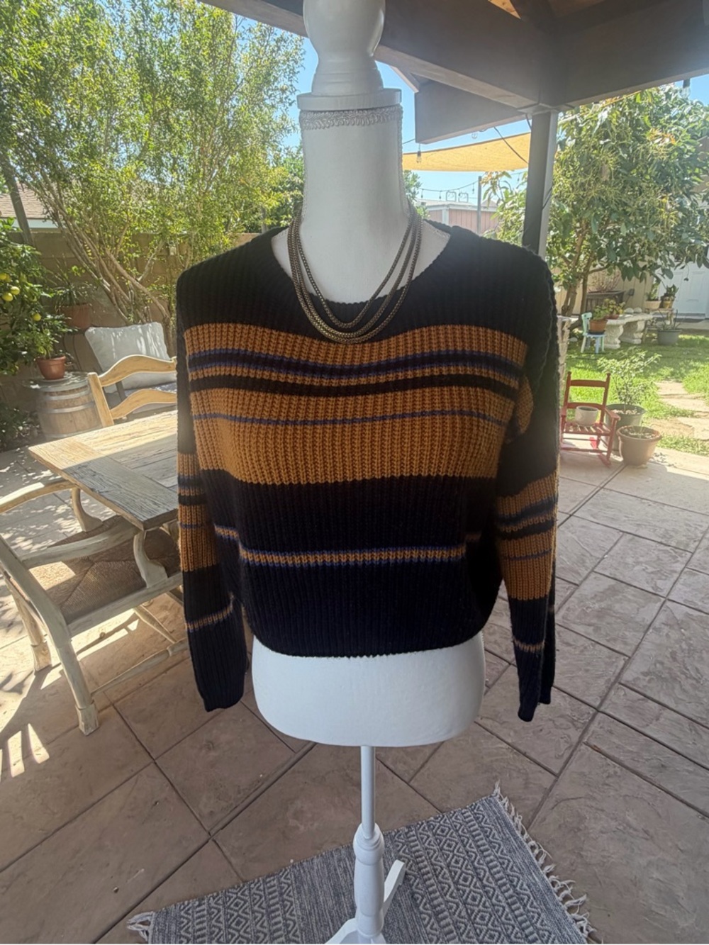 I Heart It Navy Blue and Gold Cropped Sweater Women’s Small Thick Knit